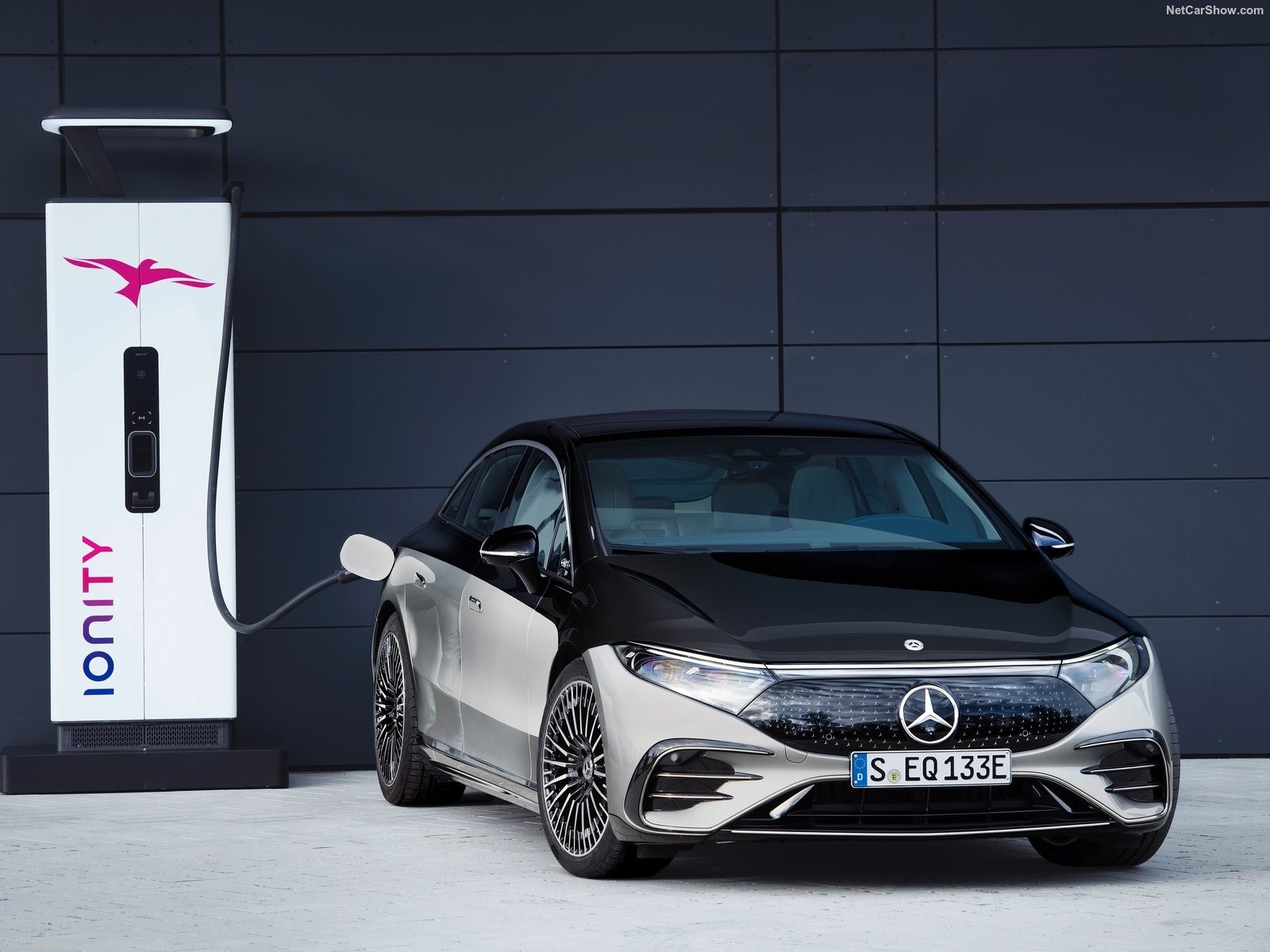 MERCEDES EQS