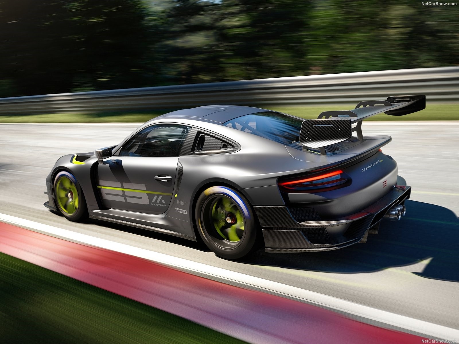 Porsche 911 GT2 RS Clubsport 25