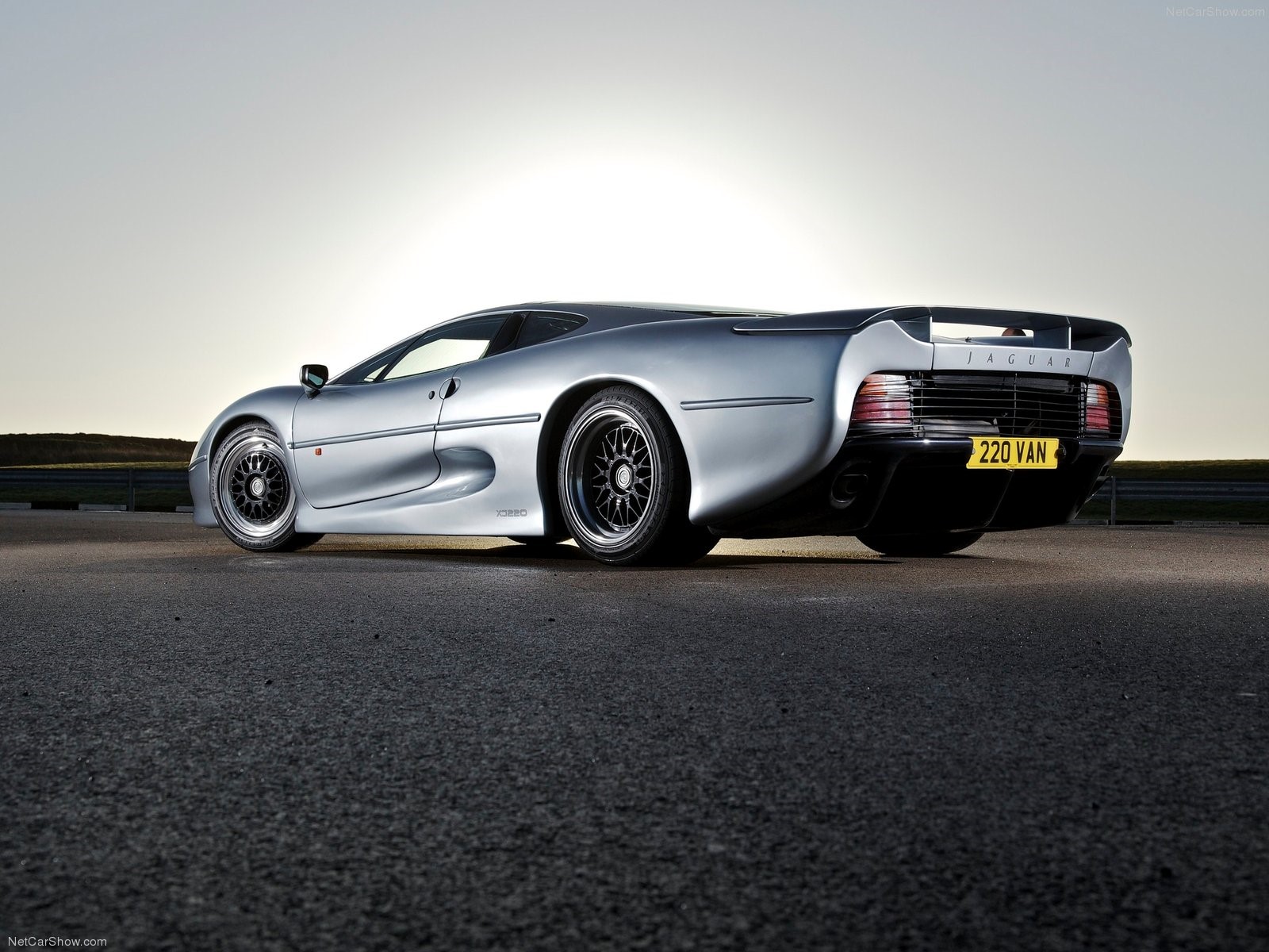 JAGUAR XJ220