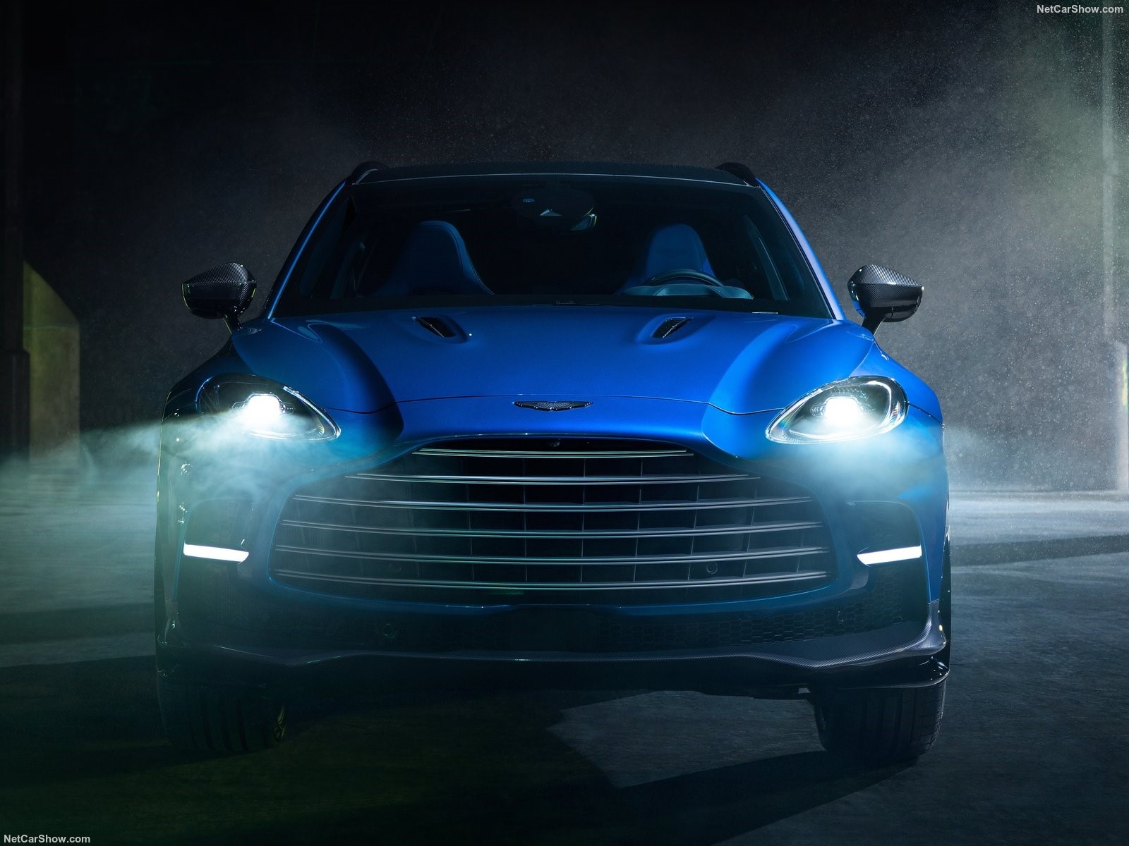 ASTON MARTIN DBX 707