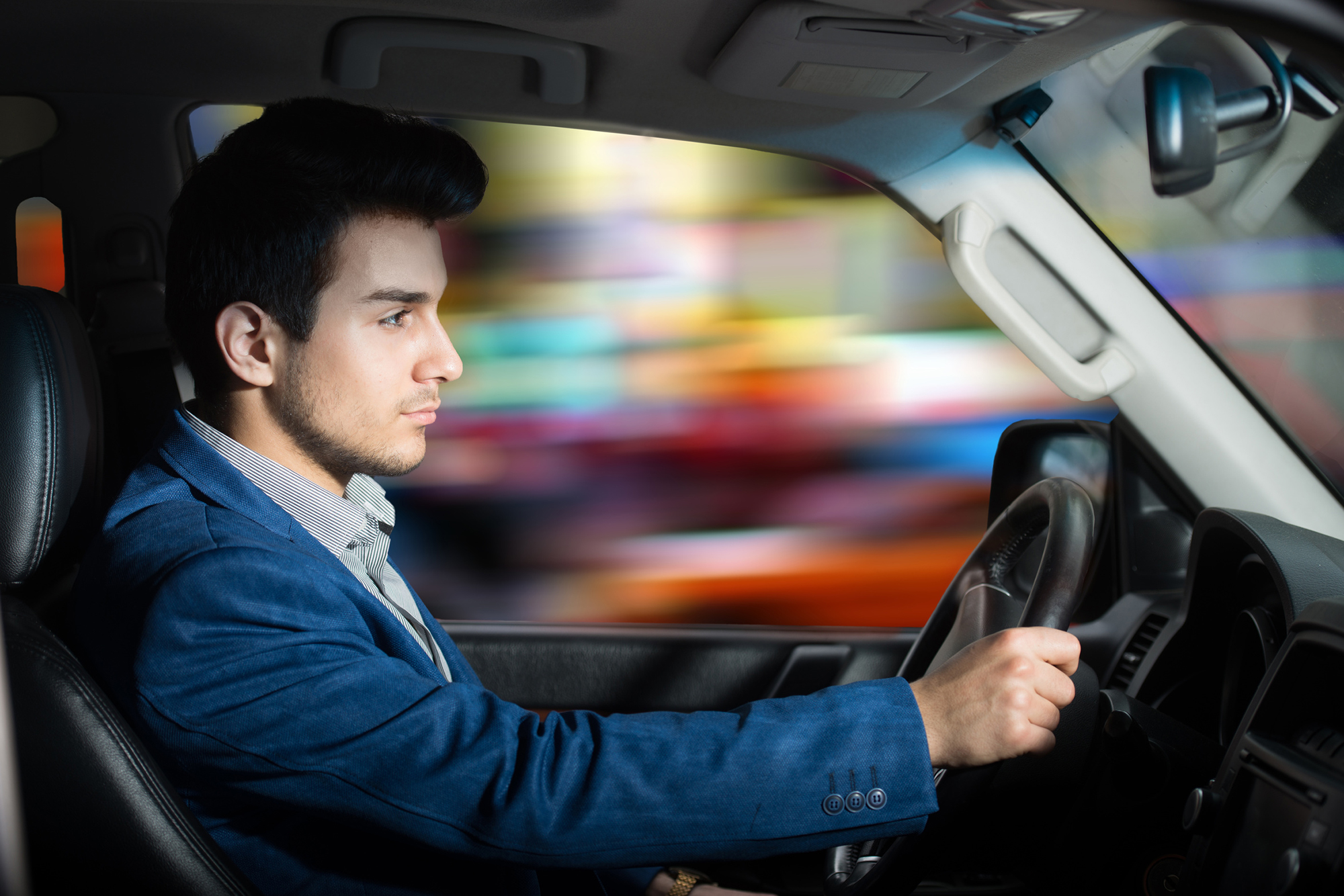 Jeune au volant