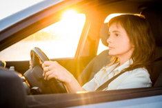 Femme volant conduite